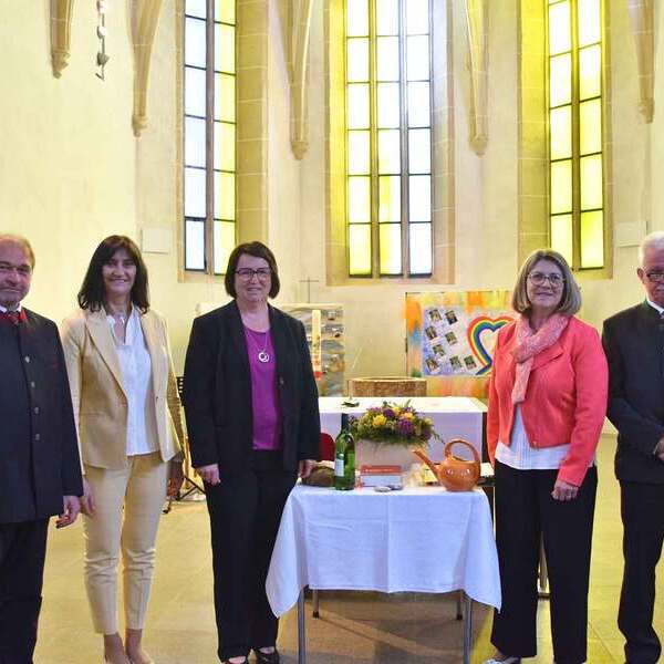 Das neue Seelsorgeteam von Mitterkirchen: vlnr. Stefan Wagner, Gerti Lehner, Pauline Fröschl, Maria Froschauer, Franz Raab und Pastoralvorstand Josef Froschauer
