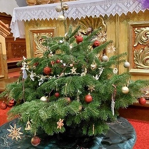 am 2. Advent kommen Kugeln dazu